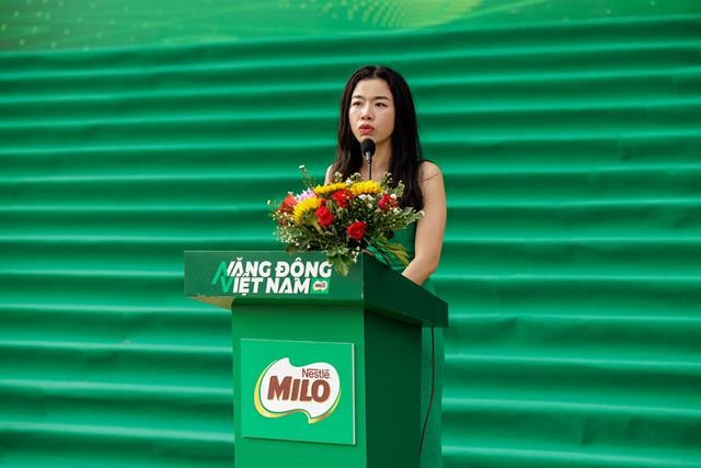 3-ba-le-bui-thi-mai-uyen-giam-doc-nganh-hang-milo-va-sua-dai-dien-cong-ty-nestle-viet-nam-phat-bieu-tai-buoi-le-khai-mac-giai-bong-ro-festival-truong-hoc-tphcm-cup-nestle-milo-2024-copy-1716087706.jpg