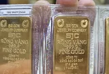 Tối 1-11, giá vàng miếng SJC trên thị trường tự do tiếp tục lao dốc