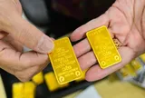 Giá vàng miếng SJC cao hơn giá vàng thế giới đến 20,6 triệu đồng/lượng