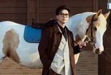 'Anh chú' MC Công Tố tung bộ ảnh ngựa, chưa gì đã thấy Tết Bính Ngọ rần rần