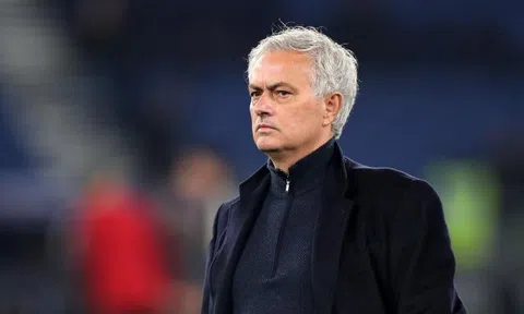 HLV Mourinho bất ngờ muốn chiêu mộ Ronaldo