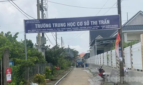 Kiểm điểm trách nhiệm hiệu trưởng tự ý chuyển trường