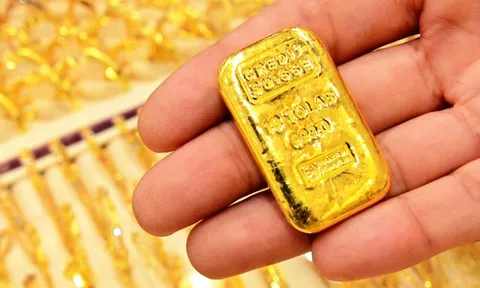 Giá vàng thế giới lao dốc sau động thái của ông Trump