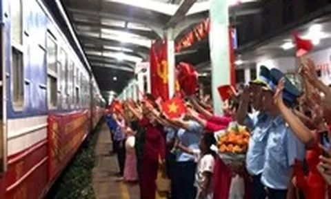 Hoàn thành xuất sắc nhiệm vụ, các đoàn diễu binh, diễu hành tự hào lên tàu trở về