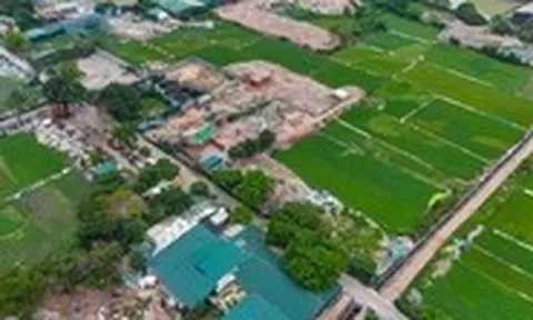 Đất nông nghiệp ở Hà Nội bị đổ thải 'tan nát', san gạt nham nhở như công trường