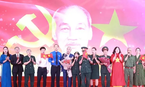 NSND Quang Thọ mang 'cung đàn mùa xuân' tiếp lửa Gen Z