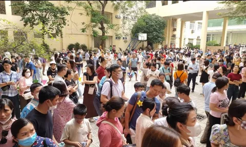 Trị tận gốc dạy thêm, học thêm tiêu cực: Khi chính sách vừa xây vừa chống