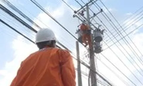 Cuộc thi clip ‘50 năm - Tỏa sáng miền Nam’: Gặp gỡ những người thợ điện 'thắp lửa' cho quê hương