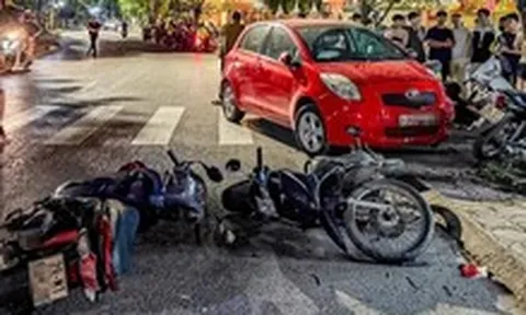 Ô tô tông liên hoàn 6 xe máy: Tài xế ô tô ra trình diện công an