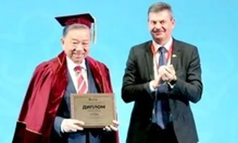 Tổng Bí thư Tô Lâm nhận danh hiệu Giáo sư danh dự của học viện trực thuộc Tổng thống Nga