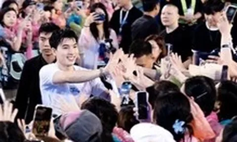 'Tâm thư' của HIEUTHUHAI, bé Kem mê Anh trai say hi và bình minh của công nghiệp biểu diễn