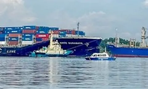 Đã tách xong 2 tàu va chạm trên sông Lòng Tàu, tiếp tục xử lý sự cố tràn dầu