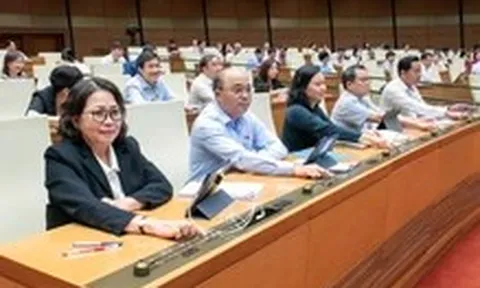 Quốc hội 'chốt' chi hàng chục ngàn tỉ cho cán bộ, công chức nghỉ việc khi tinh gọn