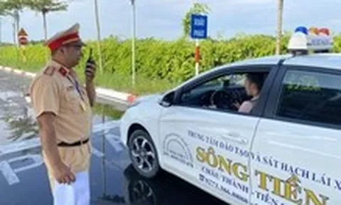 Cảnh sát giao thông Tiền Giang lần đầu tiên tổ chức thi sát hạch lái ô tô