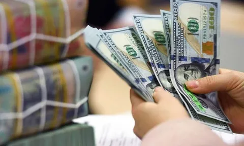 Ngày 16/5: Ngân hàng Nhà nước tiếp tục giảm tỷ giá USD, giá đô la tự do lao dốc