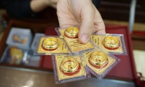 Giá vàng trong nước 'bỏ xa' thế giới