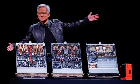 CEO NVIDIA khẳng định không tuồn chip AI sang Trung Quốc: “Hệ thống nặng 2 tấn, ai mà giấu được vào balo?”