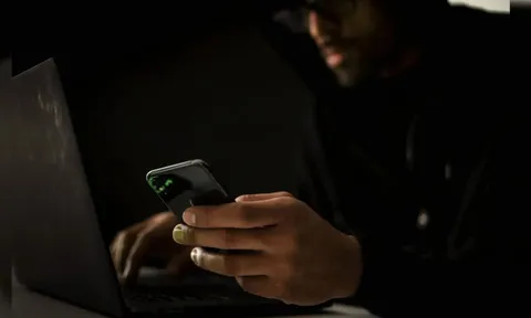 Cảnh báo chiêu lừa đảo công nghệ cao nhắm vào người dùng iOS, Android