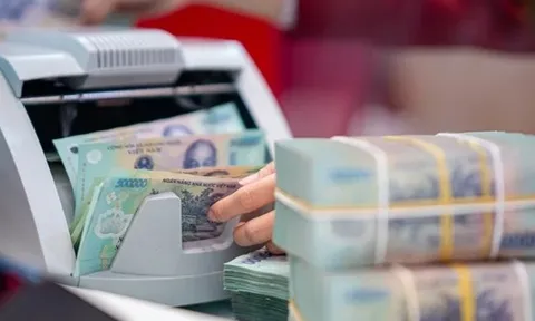 Dân cư ùn ùn gửi tiền vào hệ thống ngân hàng