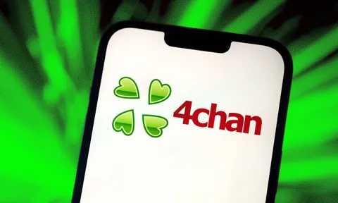 Diễn đàn 'bẩn thỉu nhất thế giới' bị hack bởi một file PDF