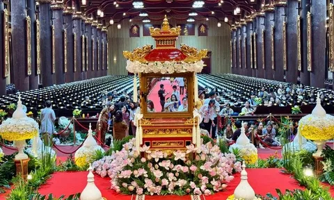 Cung rước Xá lợi Phật về đất thiêng Yên Tử