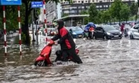 Đón không khí lạnh giữa mùa hè, Hà Nội đang mưa to, cảnh báo ngập lụt nhiều tuyến phố