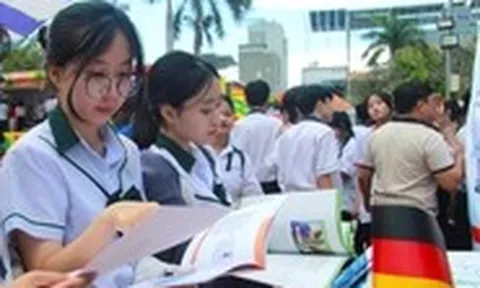 Bạn trẻ Ninh Thuận hào hứng với Chuyến xe hướng nghiệp Đức