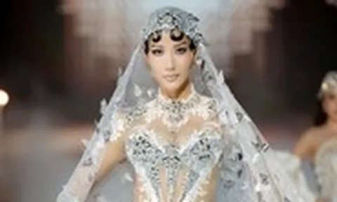 Hoàng Thùy đẹp tựa nữ thần trong thiết kế của Chung Thanh Phong
