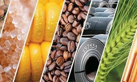 Thị trường ngày 29/5: Giá đường và cà phê giảm mạnh, vàng ngừng giảm, dầu tăng trở lại