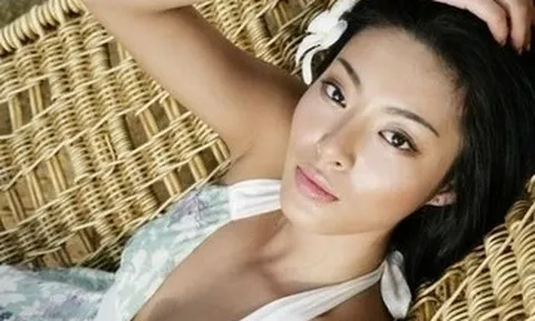 Nữ siêu mẫu nổi tiếng, nay sa cơ đi làm phục vụ nhà hàng
