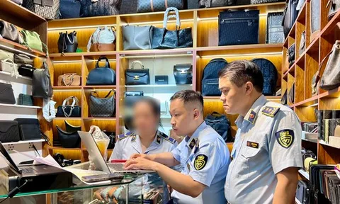 Đột kích Saigon Square, thu giữ hàng ngàn sản phẩm "nhái" các thương hiệu nổi tiếng