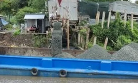 Các nhà thầu ở miền Tây ngao ngán: 'Mua đá xây dựng khó hơn mua vàng'