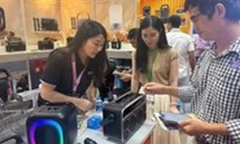 Bất ngờ với đồ chơi công nghệ Trung Quốc ở hội chợ điện tử TP.HCM