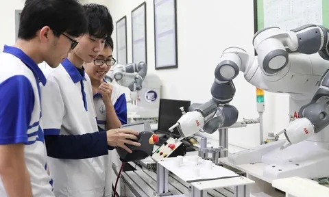 Tuyển sinh Đại học 2025: Lưu ý khi xét tuyển nhóm ngành vi mạch bán dẫn