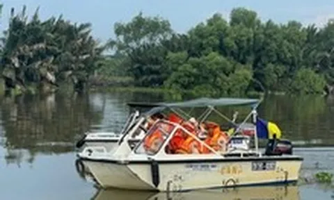 Cảnh sát đường thủy TP.HCM ra quân xử lý 'cát tặc'