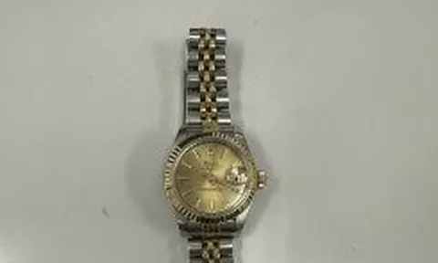Sân bay Tân Sơn Nhất tìm người bỏ quên đồng hồ "logo Rolex", giày "có chữ Versace"