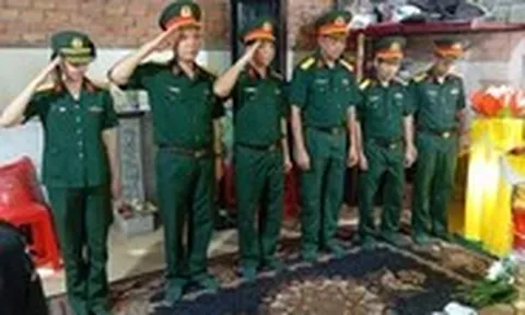 Thăm hỏi gia đình đại úy xả thân cứu 3 trẻ bị đuối nước ở Bình Định
