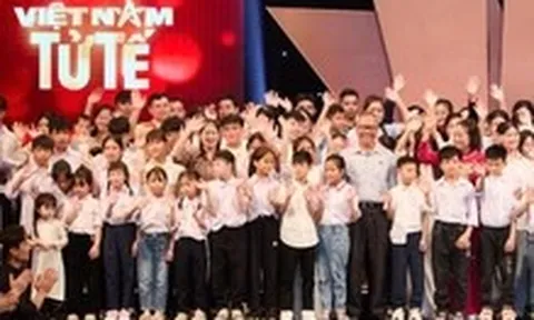 Cảm ơn ông Chắt - 'người cha' của 300 trẻ em, bà Bình - 'người mẹ' nuôi con người khác 21 năm