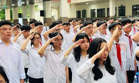 Hiệu trưởng nhắn nhủ học sinh biết yêu thương và sống trách nhiệm