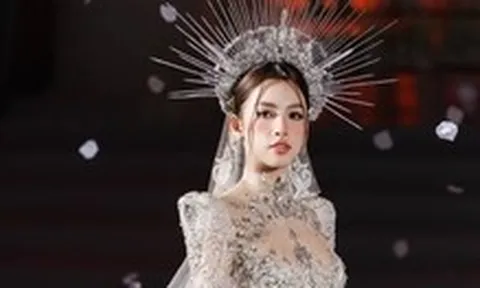 Tiểu Vy, Kiều Duy hóa thành nữ thần trong thiết kế của Phạm Đăng Anh Thư