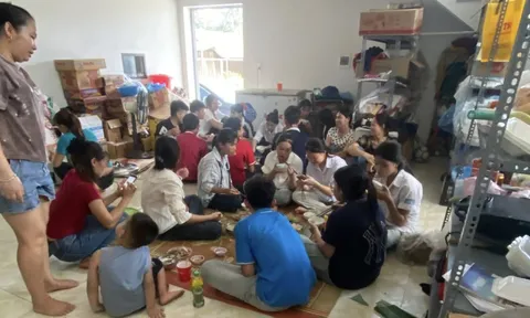 Một gia đình ở Phú Thọ nấu cơm và bố trí chỗ nghỉ miễn phí cho gần 100 thí sinh đi thi và người nhà