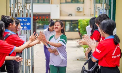 Hơn 70.000 thí sinh TPHCM làm thủ tục thi vào lớp 10
