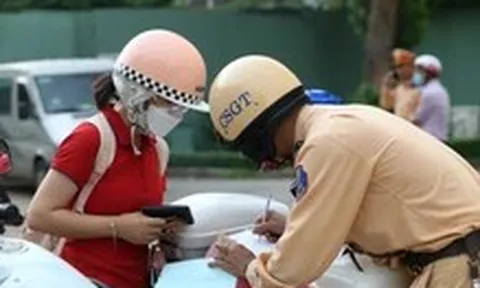 Nhiều người chạy xe lên vỉa hè bị xử lý, không dám tái phạm vì tiền phạt cao