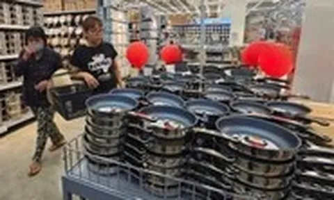 Hàng loạt doanh nghiệp Trung Quốc đưa hàng gia dụng sang Việt Nam 'chào hàng'