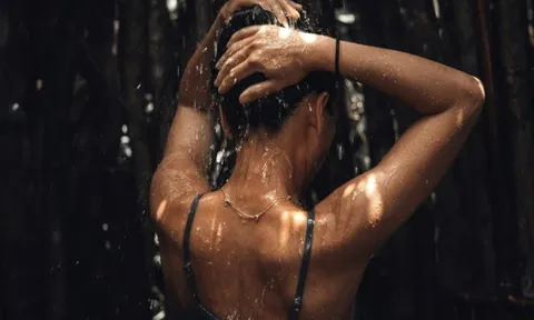 Bị điếc đột ngột sau lần tắm đêm