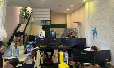 Công an ập vào 2 căn nhà trên đường Quang Trung và đường Trưng Nữ Vương, tạm giữ 15 điện thoại, 2 laptop, 16 CPU
