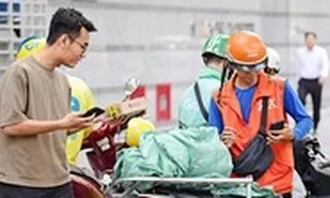 Shopee thêm phí mới, tự động cắt trực tiếp từ doanh thu của tiểu thương online