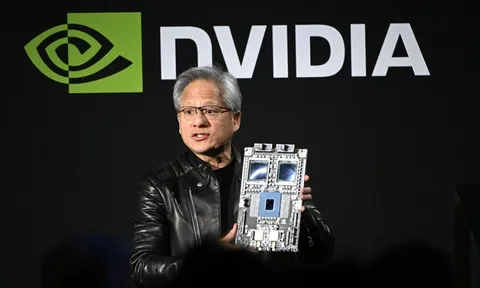 CEO Jensen Huang chế giễu đối thủ: Chip AI tùy chỉnh cuối cùng sẽ bị tuyệt diệt, sao bạn phải quan tâm khi đã có NVIDIA