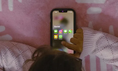 iOS 26 có loạt công cụ bảo vệ trẻ em, nhiều tính năng phụ huynh nên biết!
