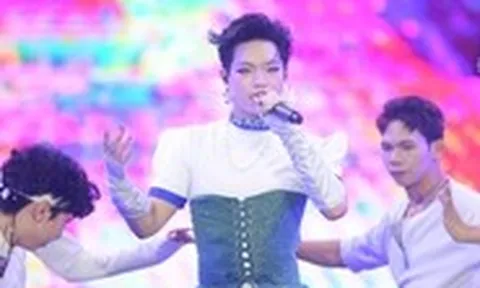 Hàng ngàn khán giả 'cháy' cùng E-Concert với các Anh trai, Em xinh say hi